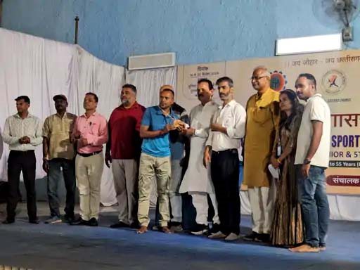 चंदौली के लाल गोरखनाथ यादव ने 7वीं राज्य स्तरीय योगासन चैंपियनशिप में जीता स्वर्ण पदक