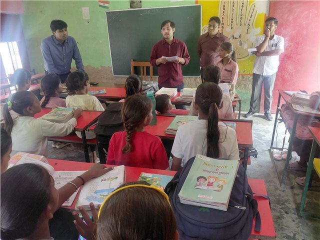 जिलाधिकारी चंद्र मोहन गर्ग एवं सीडीओ आर. जगत साई ने परिषदीय विद्यालयों और गेस्ट हाउस का किया औचक निरीक्षण
